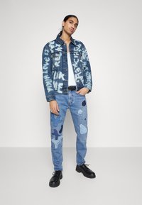 Levi's® TRUCKER - Spijkerjas - blue denim/light blue