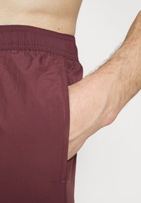 Calvin Klein Swimwear Calções de banho - dark raisin