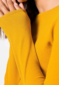 zero Sweter