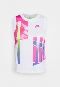 Top atletico bianco senza maniche con stampa grafica rosa e blu, texture a rete, scollo rotondo e piccolo logo Nike in rosso.