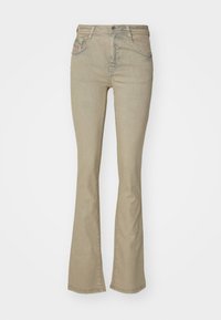 Jean flare beige clair avec une taille haute, en denim. Comprend des coutures discrètes, cinq poches et une fermeture à bouton en métal.