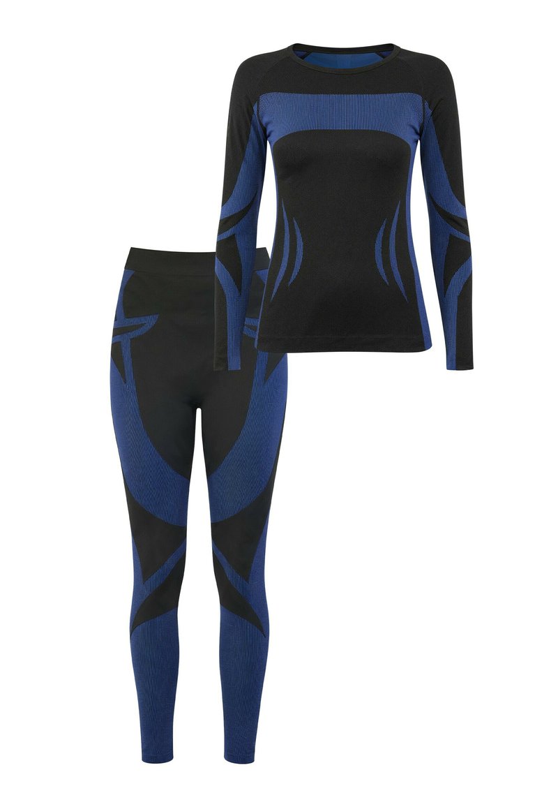 Schwarzes und blaues Sportoutfit mit einem langärmeligen Oberteil mit gestreiften Akzenten und Leggings mit dynamischen Mustern und figurbetontem Design.
