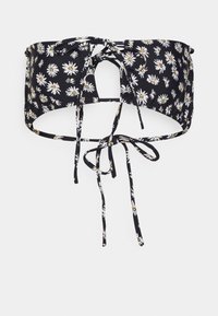 Top de bikini bandeau preto com estampa de margaridas brancas, apresentando um detalhe recortado e alças ajustáveis para um ajuste personalizável.