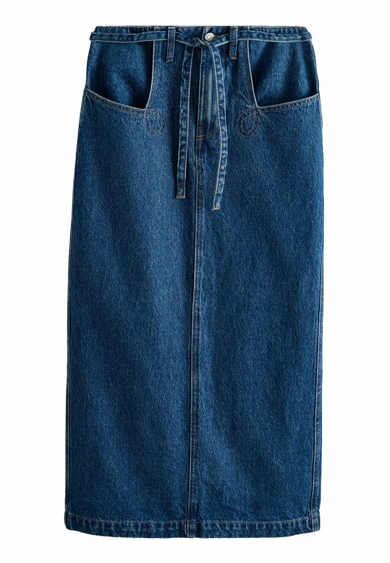 Denim seelik, mis on varustatud kõrge vöökohaga, esiseotava detailiga ja kahe suure taskuga. Tume sinine värv, millel on õrn tekstuur ja tavaline õmblus.