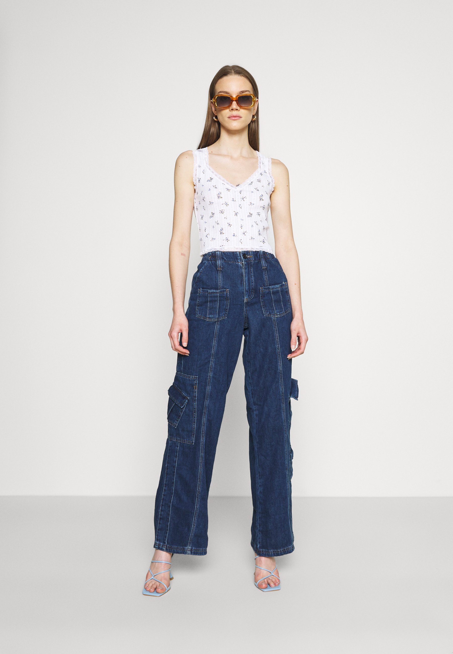 BDG Urban Outfitters LOW RISE CARGO 