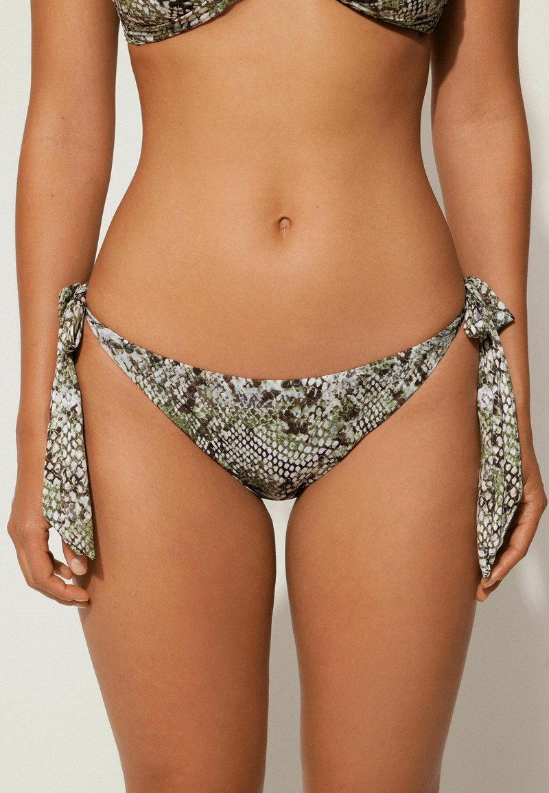 Ysabel mora | bikini donna con ferretto e fiocco centrale con slip alto arricciato | ysabel mora – Mariotti Lab Digital Store