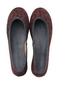 Bailarinas con un patrón de leopardo en color marrón y negro, puntera redonda y un borde elástico negro en contraste a lo largo de la abertura. Forro interior suave.