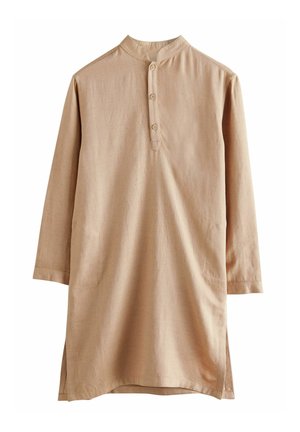 Chemise beige clair à manches longues en tissu texturé, dotée d'un col montant, de trois boutons et d'entailles sur les côtés.