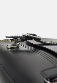 Martens BOX BACKPACK UNISEX Sac à dos black/noir