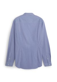 Camicia a maniche lunghe blu chiaro con strisce verticali bianche, polsini con bottoni e colletto classico. Tessuto liscio con un design della schiena plissettato.