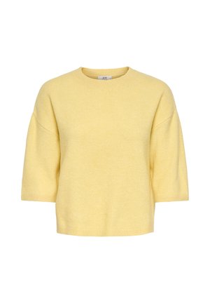 Blød gul kortærmet strikket sweater med rund halsudskæring og løs pasform på hvid baggrund.