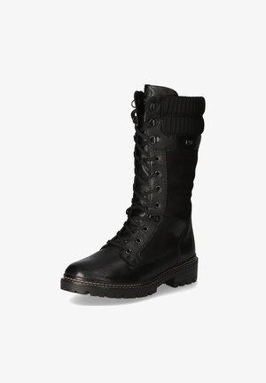 Botte noire en cuir à lacets avec un col rembourré, surface texturée et semelle robuste. Équipée d'œillets en métal et de coutures décoratives.