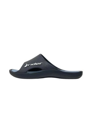 Sandalo nero slide con punta aperta e fianchi traforati, con logo bianco "rider" sulla fascia superiore.
