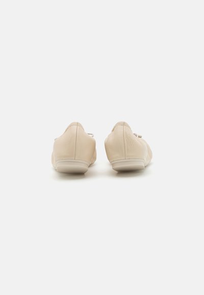 Stuart Weitzman BARDOT BOW FLAT - Balerina cipők - oat
