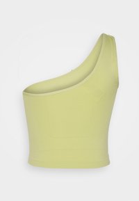 Bralette assimétrico verde-lima feito de um tecido macio e elástico. Apresenta uma alça de ombro e uma textura suave, sem hardware visível.