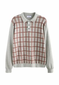 Grå langærmet polo sweater med et rødtternet mønster. Har krave og tre knapper. Blød tekstur og afslappet pasform.