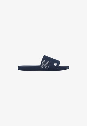 Marineblå slidesandal med bred rem med hvide diagonale striber, der danner et "K" og et lille rundt logo på siden.