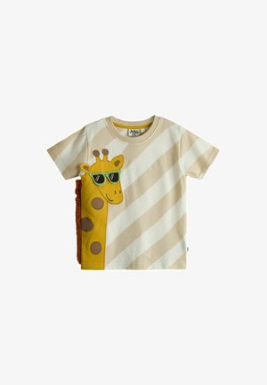 Dievčenské tričko s krátkym rukávom v béžovej a bielo-prúžkovej farbe s motívom žltej žirafy s zelenými slnečnými okuliarmi a textilnou hrivou na boku.