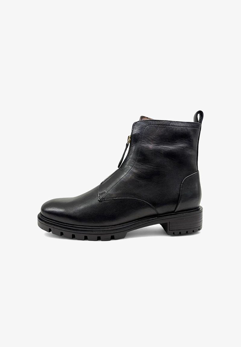 Bottines en cuir noir avec un bout rond, fermeture éclair latérale et semelle texturée. Présente un talon bloc et des détails de couture minimalistes.