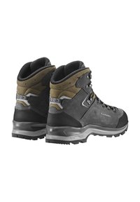 Graue und braune Wanderschuhe mit einer strukturierten Oberseite, verstärktem Zehenbereich und Metallösen. Verfügt über robuste Sohlen für Traktion und Unterstützung.