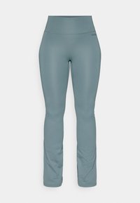Høyt liv, slim-fit turkise leggings med lett flare ved anklene, laget av glatt strekkstoff, vist på en enkel hvit bakgrunn.