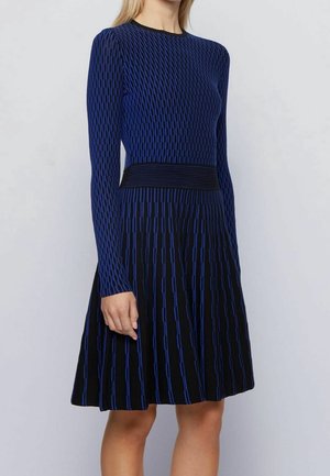 Stickad klänning - royal blue