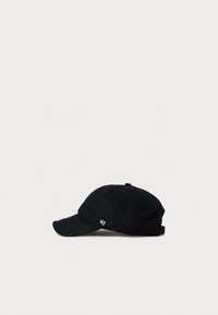 Sort justerbar baseball cap med en buet skygge og lille hvid '47' logo på siden, sat mod en ensartet lys baggrund.