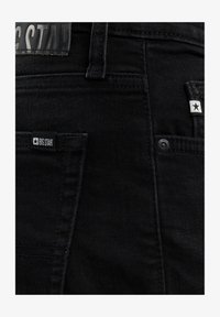 Nem kiválasztott, schwarz