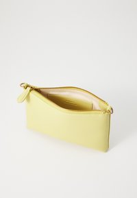 Thumbnail Image 4