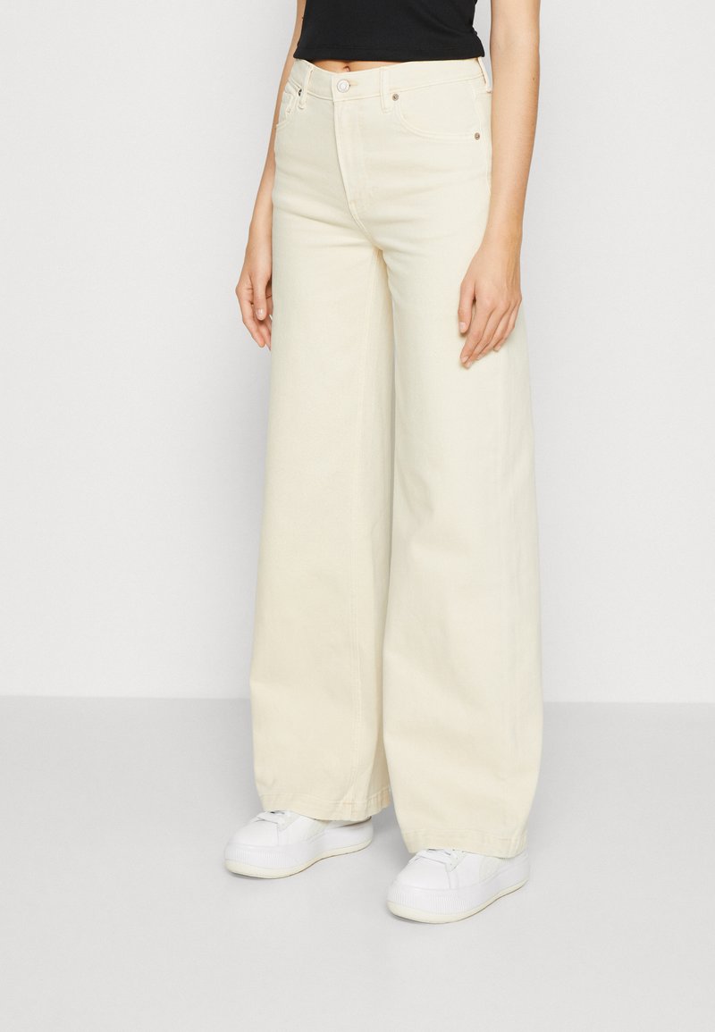 GAP HIGH RISE STRIDE - Relaxed fit jeans - beach pebble/off-white ...