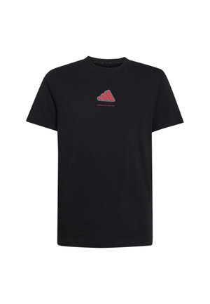 T-shirt noir à manches courtes avec un petit logo Adidas rouge et gris au centre de la poitrine.