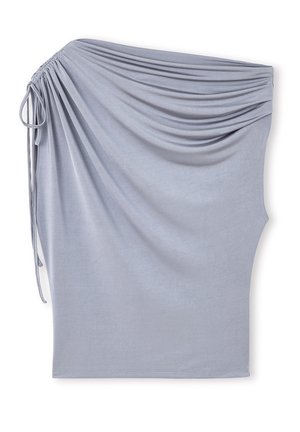 Falda asimétrica gris claro con fruncido recogido y lazo ajustable en un lado, hecha de tela suave y elástica.
