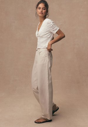 Next, V-NECK SHORT SLEEVE - Blúzka - ecru