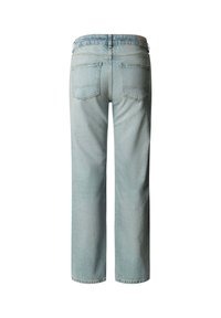 Gaiši zili džinsa džinsi ar taisnu griezumu, divām pakaļējām kabatām un nelielu tekstūru. Vidukļa joslā ir kontrastējoša detaļa.