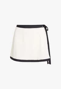 Seleccionado, cannoli cream black