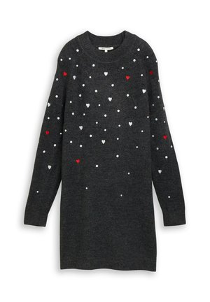 Koolgrijze trui met lange mouwen en ronde halslijn, voorzien van verspreide witte en rode hartontwerpen door de textuur van de stof.