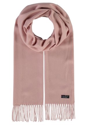 Pehmeä pölyinen vaaleanpunainen huivi hapsutetuilla päillä ja pienellä mustalla etiketillä toisella puolella, esitettynä taiteltuna ja silmukassa.