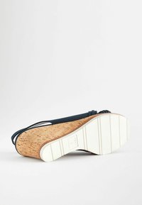 Next REGULAR WIDE FIT - Platform szandálok - navy