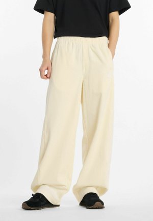 New Balance LNY WOVEN PANT WESTERN FIT - Pantaloni - angora