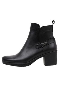 Bottine en cuir noir avec un bout rond, un talon carré, un accent de sangle sur le côté et une languette. Texture lisse avec un design épuré.