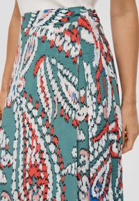 s.Oliver MIT ALL-OVER-PRINT - Maxirock - petrol