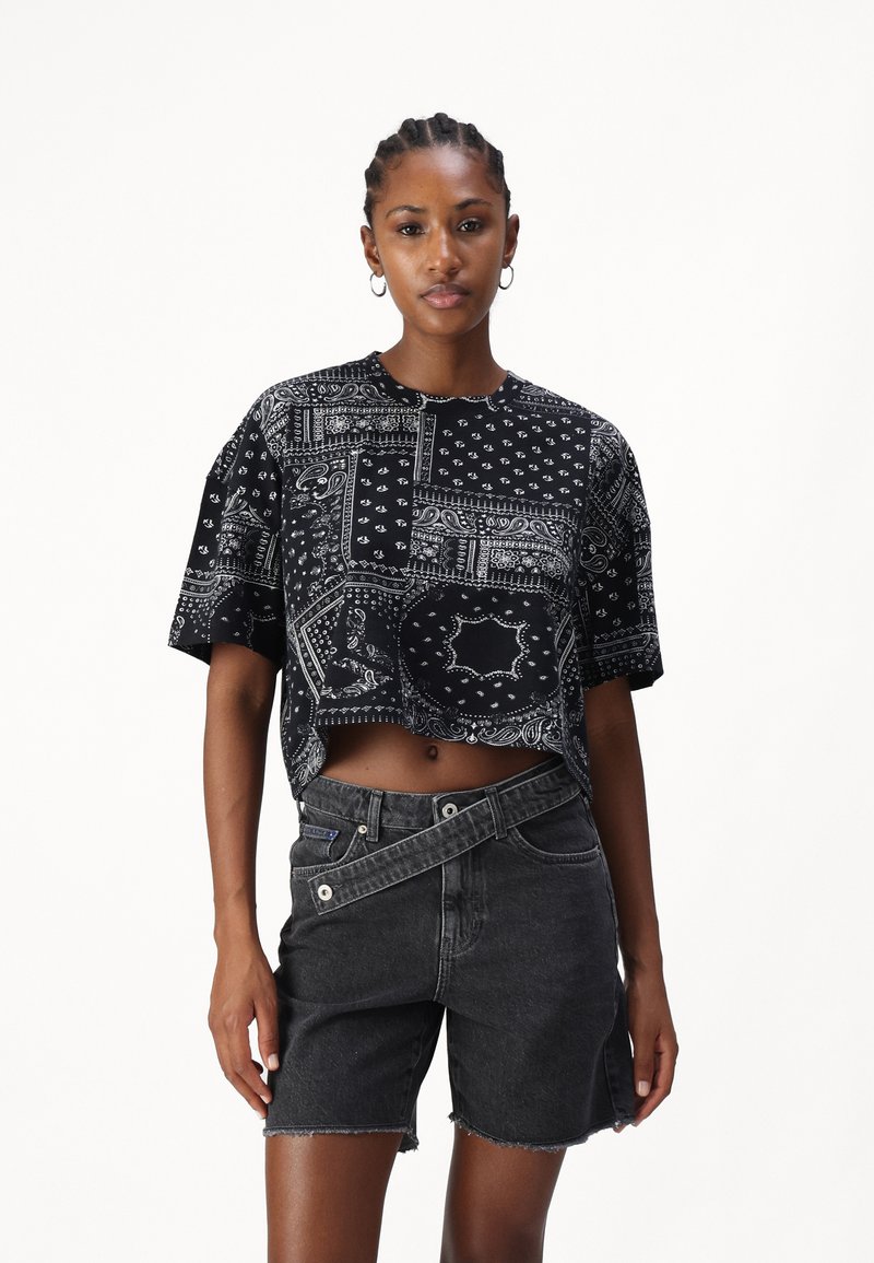 Karl Lagerfeld Jeans OVERSIZE CROP TEE - Print T-shirt - bandana black