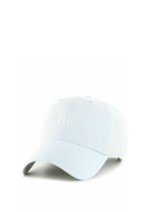 Hellblauer Baseballcap mit weißem, gesticktem, stilisiertem "NY"-Logo auf der Vorderseite, gebogenem Schirm und verstellbarem Riemen hinten.