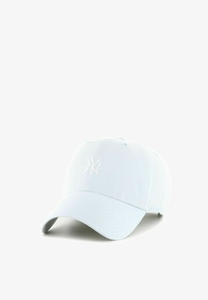 Hellblauer Baseballcap mit weißem, gesticktem, stilisiertem "NY"-Logo auf der Vorderseite, gebogenem Schirm und verstellbarem Riemen hinten.