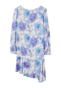 Abito floreale con stampa di rose azzurre e lavanda su tessuto bianco, con maniche lunghe e orlo a balze, progettato con scollo a V.