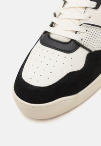 EA7 Emporio Armani BASKET UNISEX - Sportcipő - off white/black