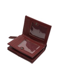 Bordowa skórzana portmonetka z wieloma kieszonkami na karty, przezroczystym oknem na identyfikator, zapięciem na zatrzask i obszyciem. Kompaktowy design.