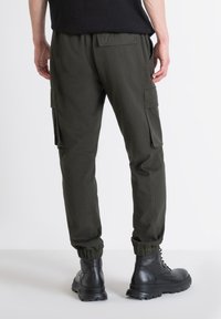 Antony Morato DYLAN REGULAR FIT - Cargobroek - dark army