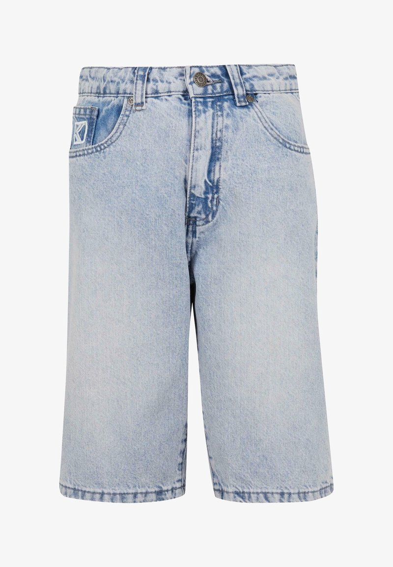 Vaaleansiniset farkkushortsit suoralinjaisella leikkauksella, joissa on viisi taskua, metallipainon suljenta ja haalistunut viimeistely.