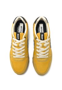 mtng DEPORTIVAS - Zapatillas - dark yellow